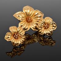Van Cleef & Arpels 18K Gold Flower Brooch & Earrings Set - Sold for $5,937 on 08-20-2020 (Lot 90).jpg